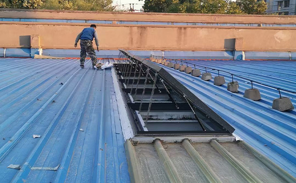 某区域性物流仓储中心天水排烟窗系统安装项目