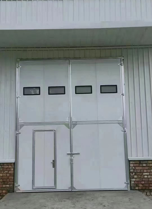 天水工业门在设备装配车间出入口的实施记录